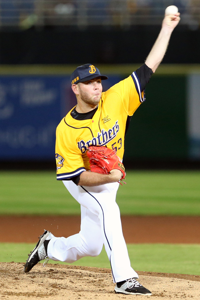 中信兄弟艾迪顿在球员时期曾演出「无安打」比赛。（资料照，范扬光摄）