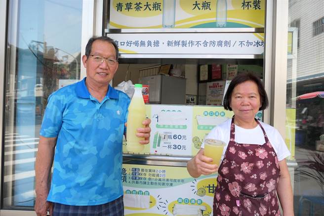 云林县水林乡50年甘蔗汁老店被批变相涨价，民眾一面倒挺老店。（张朝欣摄）