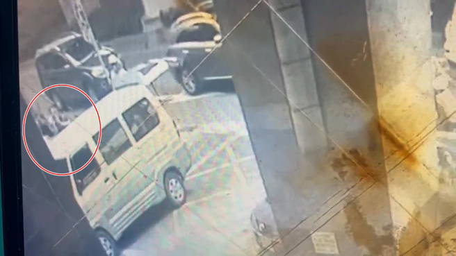 民眾因要运送大型货物，找某知名物流平台外，外送员到场后疑似要加收运费，原本478元的运费喊到1478，否则拒载，让民眾无法接受，双方因此发生争执，引发纠纷。（翻摄画面）