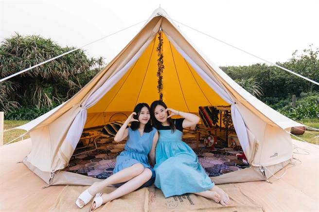 「贡响山海祭」除了现场有好拍的露营风装置外，周末假日也有市集、手作课程和星光音乐会。（新北市政府提供／徐佑升新北传真）