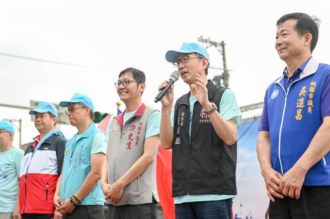 桃园市副市长王明鉅分享健走益处多多。（桃园市政府提供／蔡明亘桃园传真）