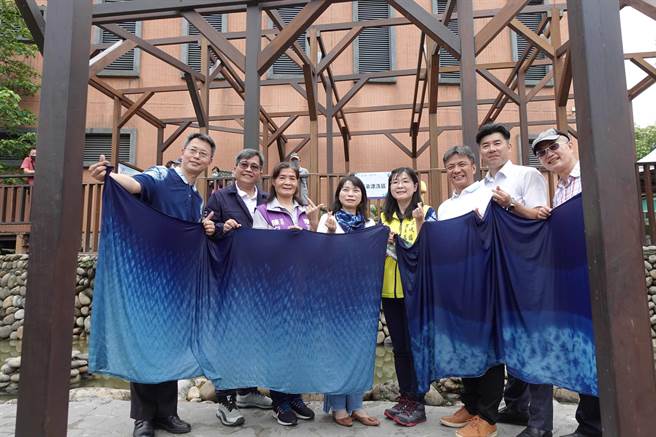 新北市客家局办理「新北蓝茶艺术季─弄色靛靛食茶柑香」系列活动。（新北市客家局提供）