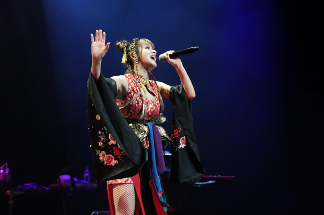 美依礼芽惊喜献唱〈花海〉。（好玩国际文化提供）