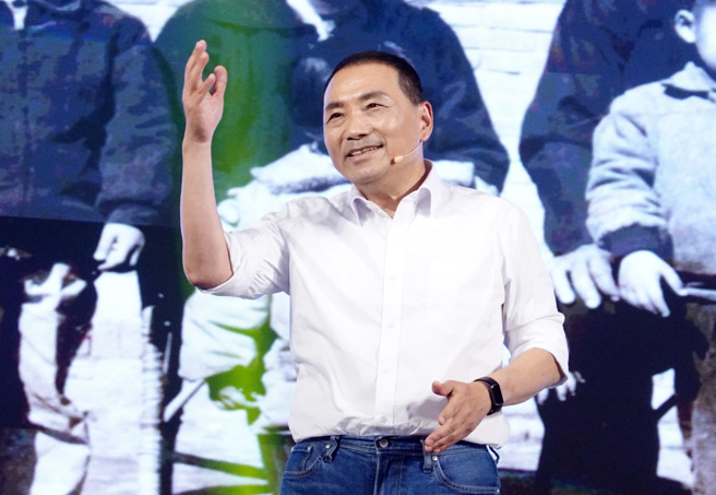 国民党总统参选人、新北市长侯友宜20日晚间出席「董事长开讲」粉丝见面会活动，畅谈他个人的公职生涯与从政理念。（姚志平摄）