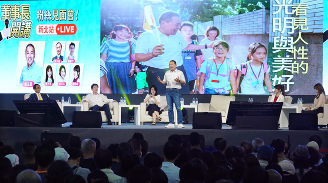 国民党总统参选人、新北市长侯友宜20日晚间出席「董事长开讲」粉丝见面会活动，畅谈他个人的公职生涯与从政理念。（姚志平摄）