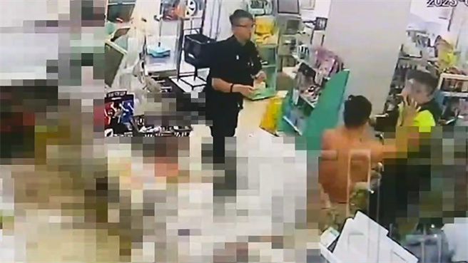 台版绿巨人浩克狂殴劝导的员警。(翻摄照片／蔡依珍桃园传真)