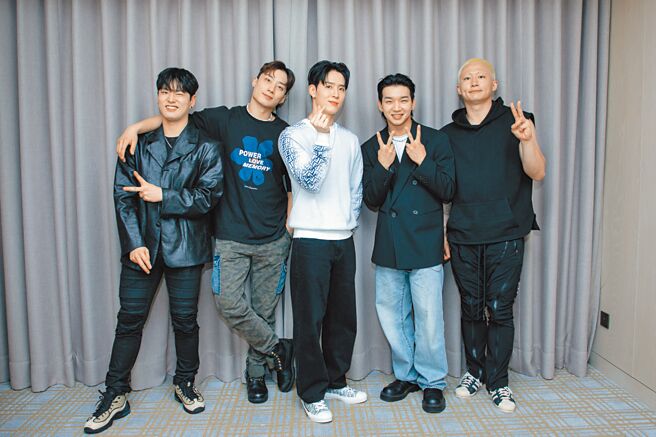 「PRIME KINGZ」成员DOOR（左起）、KNUCKS、TRIX、COUNTER、KYOYUNG JR.首度来台举办粉丝见面会。（ON INN ASIA提供）