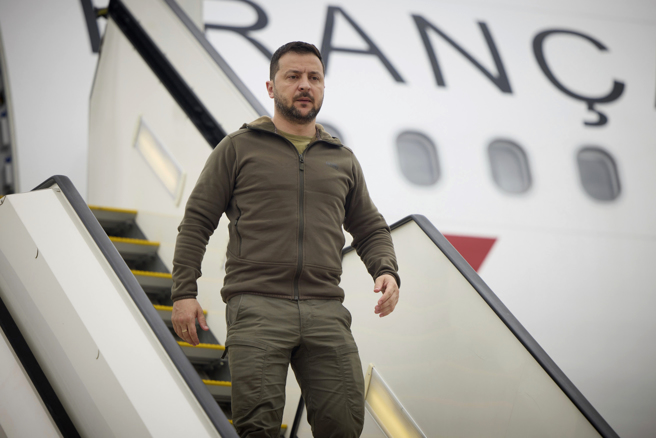 泽伦斯基搭法国专机赴G7峰会 被视为巴黎外交成就。(图/美联)