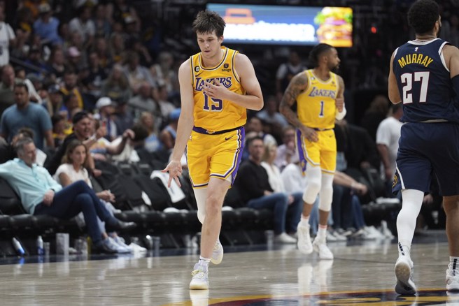 沃神認為湖人不可能放里夫斯離開。(美聯社資料照)