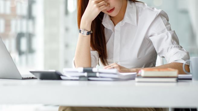 許多網友討論，社工、公務員、護理師、幼教老師低薪到不合理的地步。（示意圖：Shutterstock／達志影像）