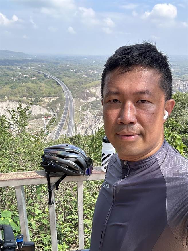 国民党高雄市凤山选区立委初选结果今（21）日出炉，最终由锺易仲出线。（柯宗纬翻摄）