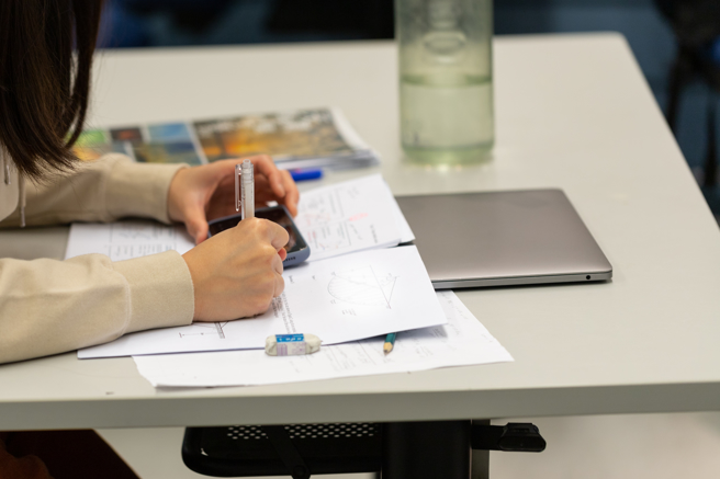 中部某国小高年级的学生和同学有摩擦，竟和另3名同学计画下毒，让毒理专家招名威不敢置信。（图／示意图，达志影像）