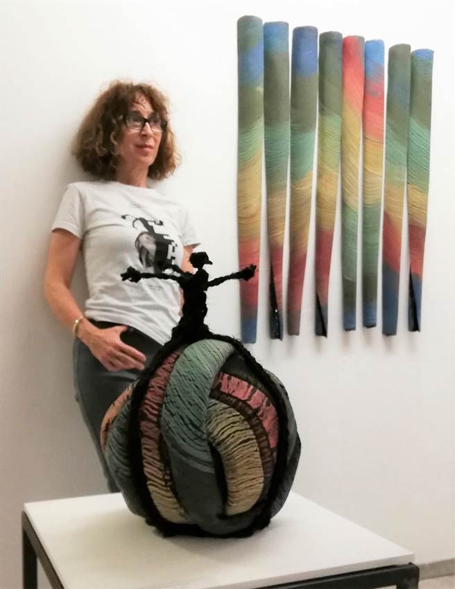 台北市成功高中每年都会邀请陶艺家驻校创作，今年邀请匈牙利籍陶艺家Agnes Husz驻校。（成功高中提供）