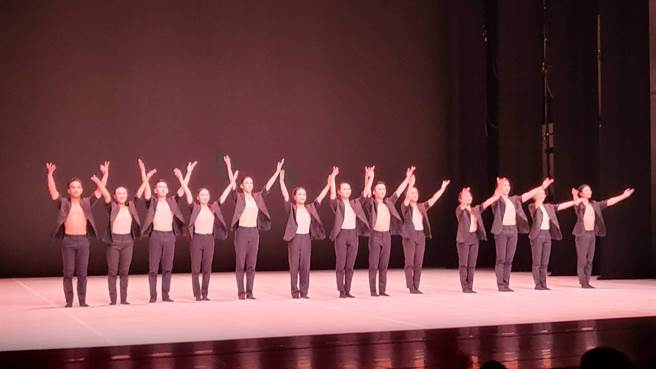 编舞家张晓雄编舞作品《西北组曲》近期在北艺大舞展「四喜」重演。（李欣恬摄）