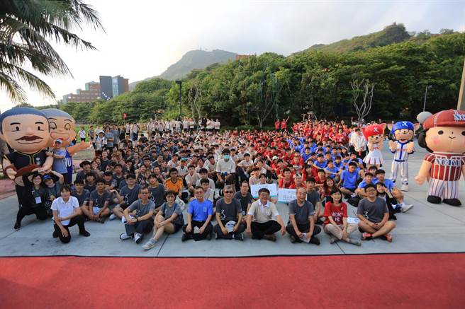 台湾综合大学系统「正兴城湾杯」四校联谊交流竞赛于高雄西子湾畔展开。（翻摄照片／高雄洪靖宜传真）