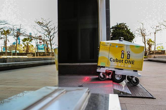 工研院打造全台第一个机器人外送员「Cubot ONE」，3月起已展开为期10个月的试营运。（工研院提供／罗浚滨新竹传真）