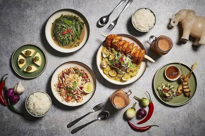 Lotus莲花泰式餐厅推出限时优惠，姓名中有「莲、花」二字到店用餐享5折，符合其中一字则有75折好康。(板桥凯撒大饭店提供)