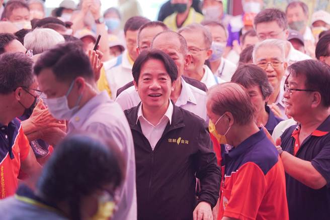 赖清德在致词时说，大村乡近6成乡民姓「赖」，这次选举就要「赖」给大村了。（吴建辉摄）