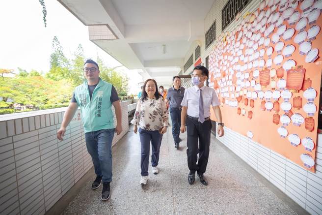 国中会考今落幕，南投县府教育处长王淑玲感谢竹山高中试务工作人员以及中投区34间考场学校的辛劳。（南投县府教育处提供）