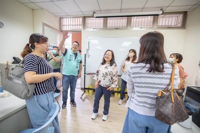 国中会考今落幕，南投县府教育处长王淑玲感谢竹山高中试务工作人员以及中投区34间考场学校的辛劳。（南投县府教育处提供）