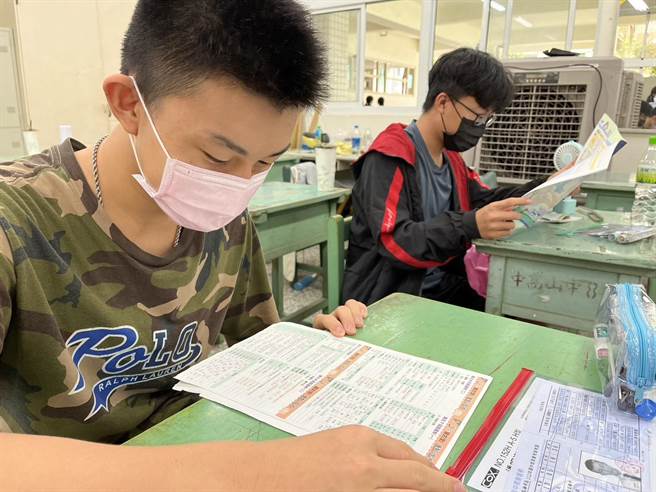 112级国中会考21圆满落幕。（杨舒婷摄）