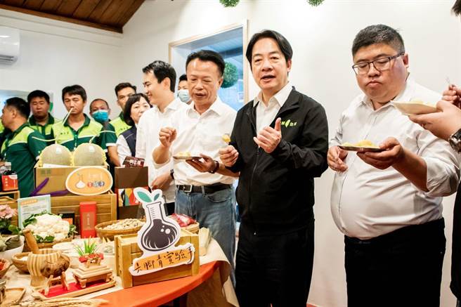 赖清德副总统偕同嘉义县长翁章梁视察地方创生成果。（廖素慧摄）