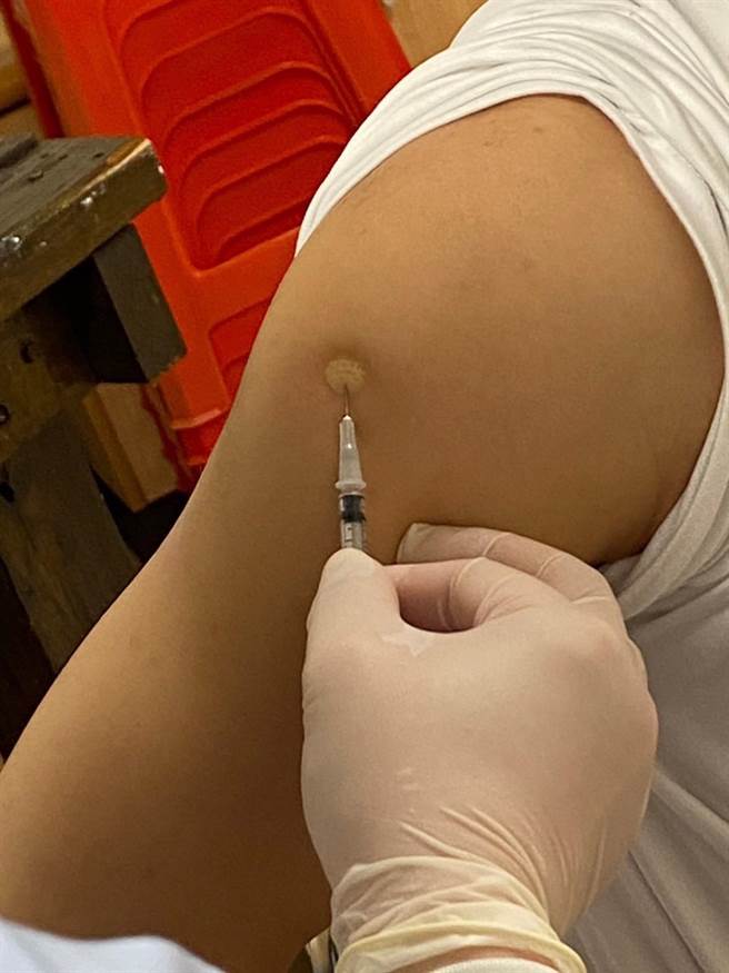 桃园提供猴痘疫苗的医院增加为7家。图为疫苗接种示意图。（桃园市卫生局提供／陈梦茹桃园传真）