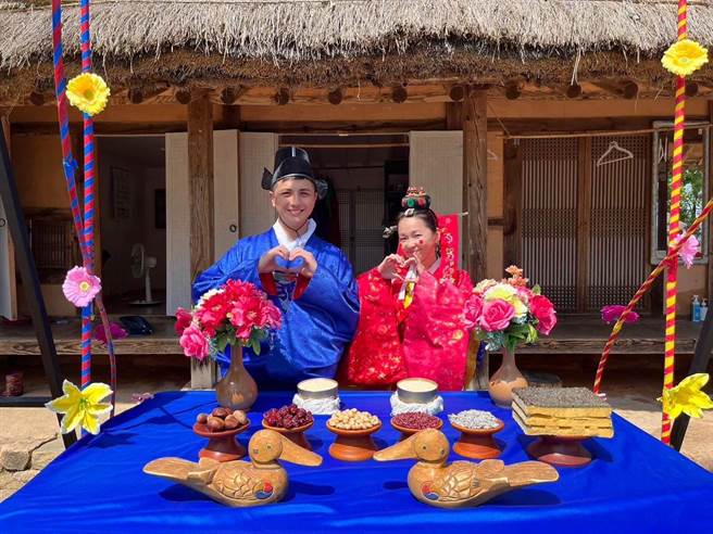 六月、曾子余体验韩国传统婚礼。（《食尚玩家》提供）