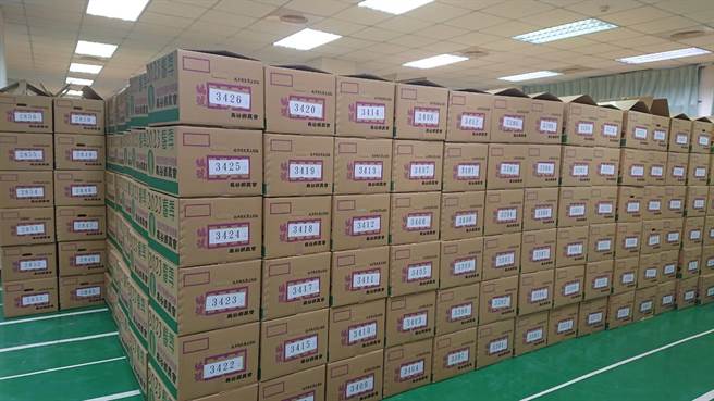 鹿谷农会春茶赛于22日起展开2阶段评茶，许多参赛者昨赶往缴茶。（鹿谷农会提供／陈淑娥南投传真）