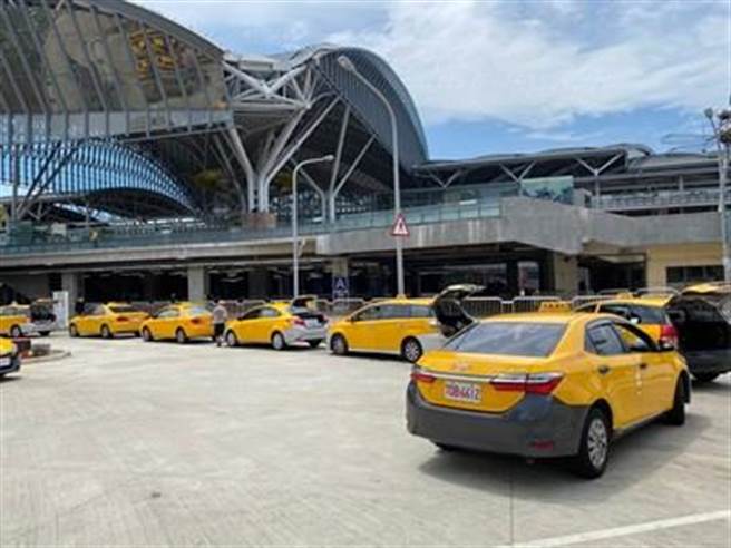 交通部公告计程车客运业须投保旅客责任险，每名乘客保额150万，台中市交通局呼吁计程车客运业儘速投保。(台中市府提供)