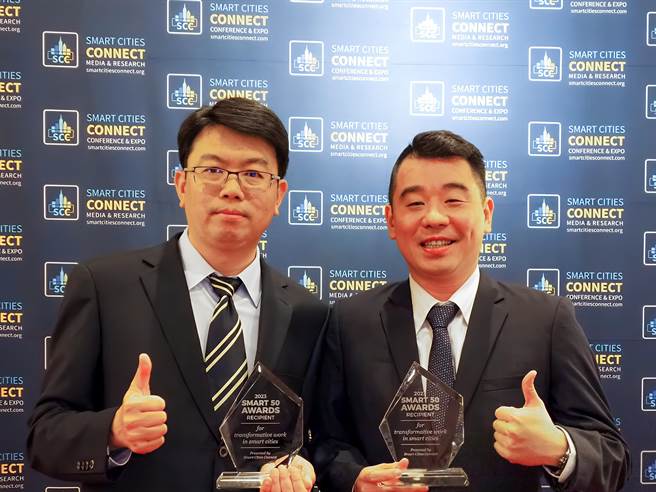 市府副秘书长金志聿(右)代表桃园市长张善政赴美国丹佛领奖，并与丹佛市政府交流。（市府提供／蔡依珍桃园传真）