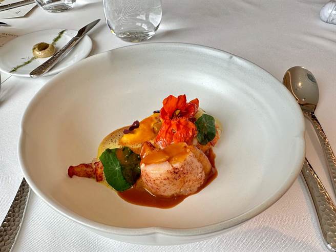 高雄万豪酒店11楼「美享地餐厅」推出年份香槟晚宴，採限额报名。（柯宗纬摄）