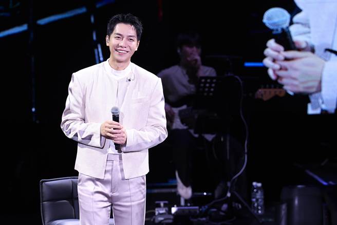 李昇基21日晚间在台北国际会议中心开唱。（陈俊吉摄）