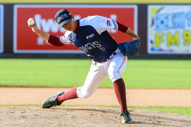 乐天桃猿黄子鹏。（陈麒全摄）