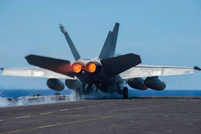 美国海军F/A-18E「超级大黄蜂」（Super Hornet）战机的资料照。（美国海军）