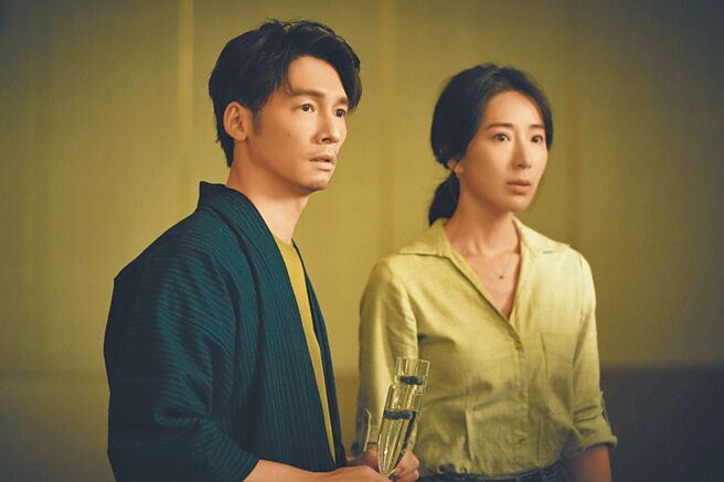 温昇豪（左）和隋棠新剧中再度演夫妻。（TVBS提供）