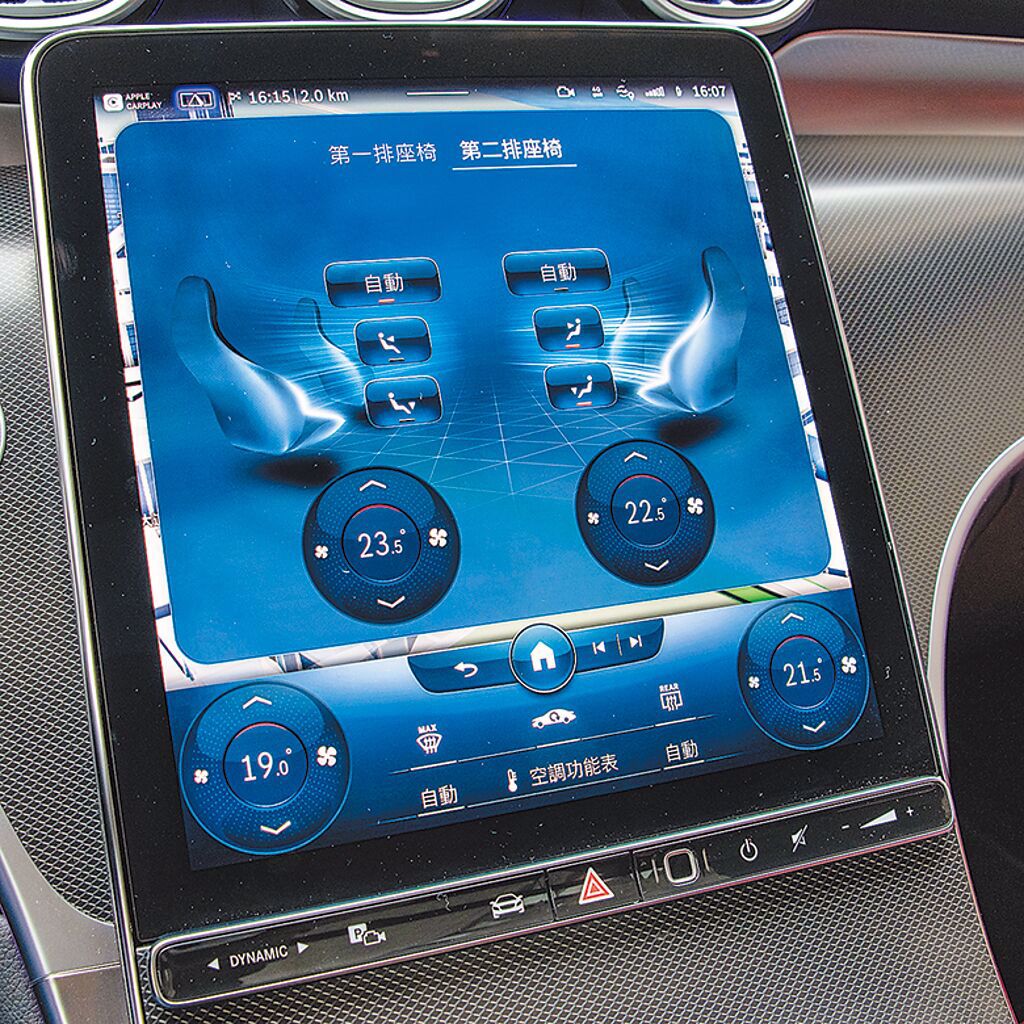 駕駛可在中控螢幕上為前後四座的乘客調整空調的溫度與方向。（陳大任攝）