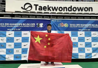 我跆拳選手李東憲奪牌高舉五星旗惹議 批台灣是獨裁鬼島、不容異己