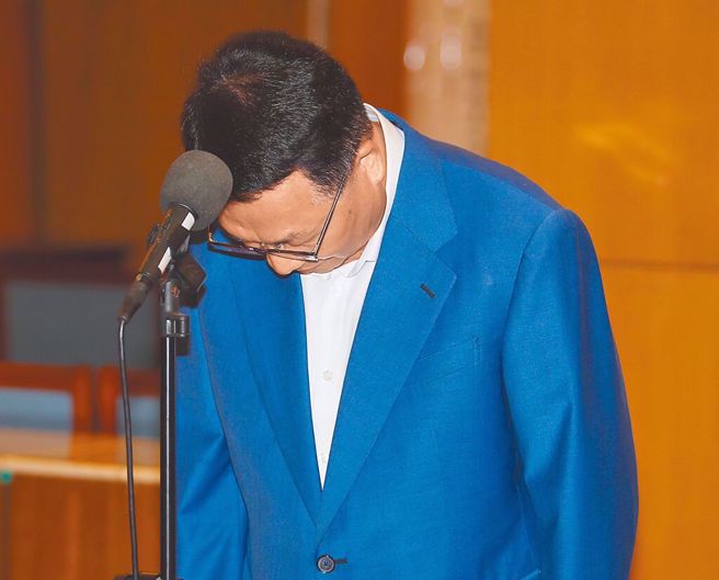 陈欧珀19日出面，为竞总遭爆是诈团「im.B」大本营一事鞠躬道歉，并强调，他是在不知情的状况下接受赞助。（中时资料照，季志翔摄）