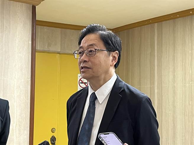 桃园市长张善政22日表示，尊重警方处理，未来也会加强年轻员警的情绪控管。(蔡依珍摄)