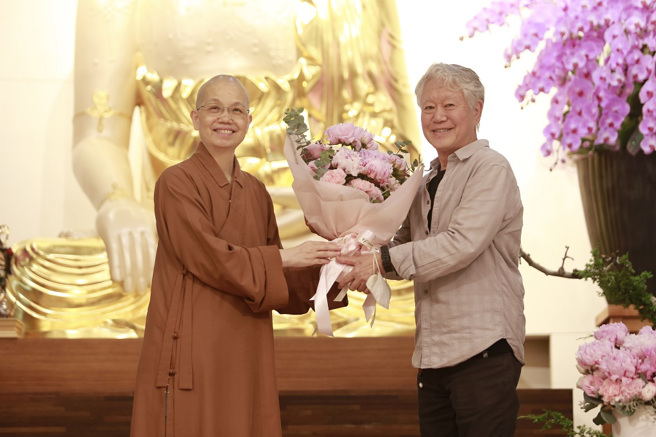 美学大师蒋勋连续8年应邀出席讲座，今年他将以「五行九功-母亲的料理时代」为题，分享母亲启蒙他的美学智慧。(图／惠中寺提供)