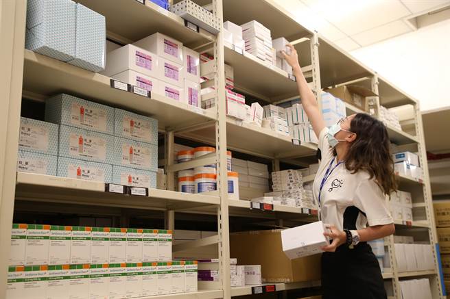 花莲门诺医院与台电合作开办「希望种子计画」，提供设籍花莲县的大专青年暑期工读机会，工作27天薪资3.8万，限量20个名额即日起开放报名。（门诺医院提供／罗亦晽花莲传真）