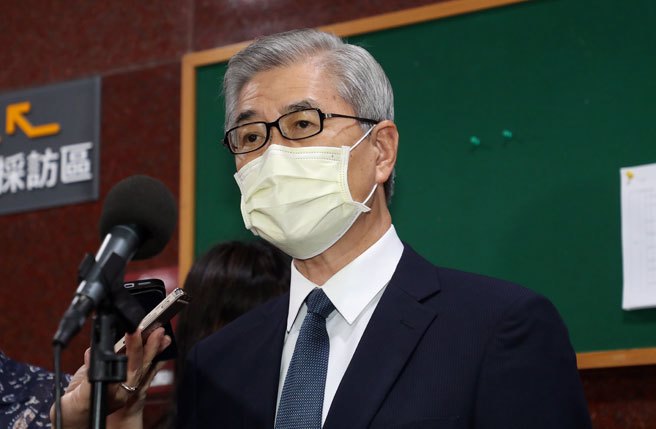 金管会主委黄天牧（图）22日出席立法院财政委员会，并于会前受访。（刘宗龙摄）