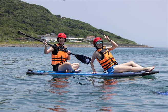 新北市水域活动体验营SUP立桨很受欢迎，25日开放报名。（新北市体育处提供）
