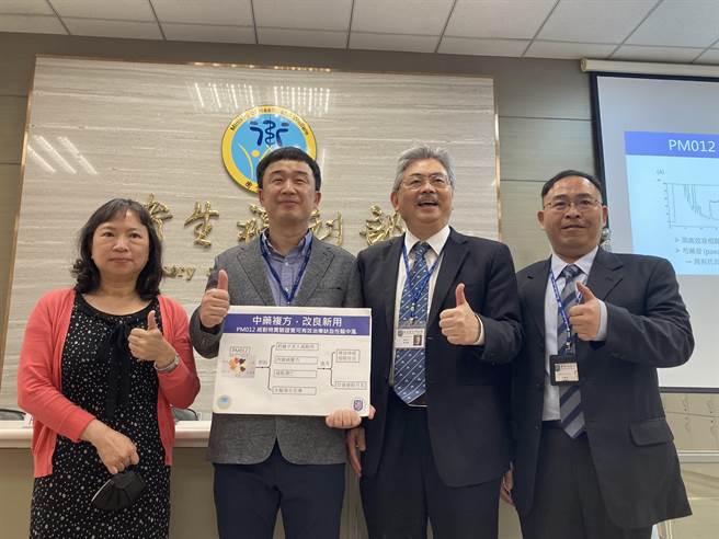 国卫院副研究员刘诚珍团队研究中药复方PM012对脑中风的疗效，发现PM012可减少谷氨酸的释放，降低神经细胞的损伤与凋亡。(国卫院提供)