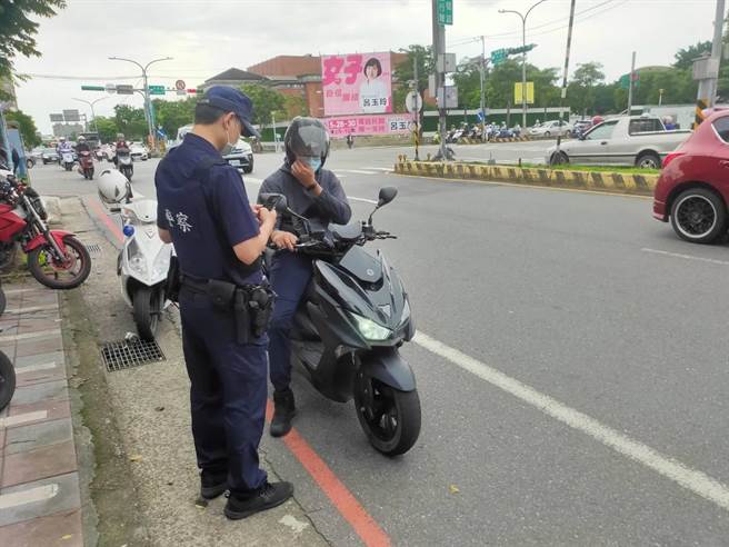 桃园平镇警方将加强取缔路口违规。(警方提供／吕筱蝉桃园传真)