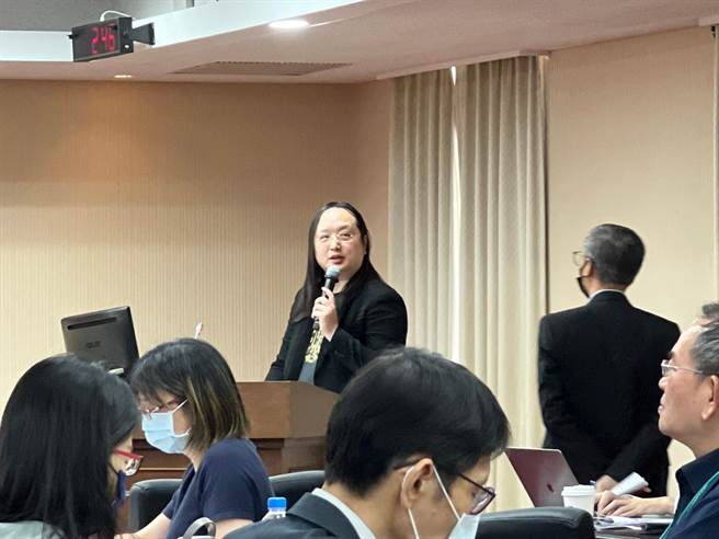 针对近期公私部门个资外泄事件频传，数位部长唐凤今于立院表示，将主动针对公部门韧性巡检。（李奇叡摄）