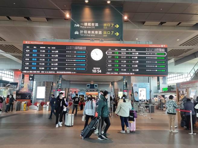端午连假将至，台湾高铁公司自6月21日至26日加开164班次列车，6天可提供逾千班次的旅运服务，另配合6月17日补班日也增开3班次北上列车，自5月24日凌晨0时起开放购票。（示意图／潘虹恩摄）