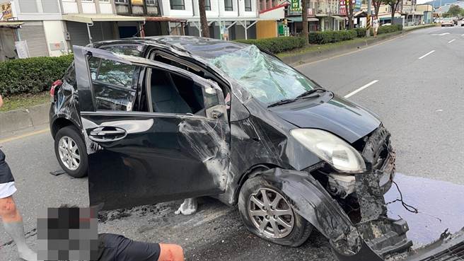 陈姓男子为躲避警方追缉，但在驾车逃逸过程中不慎翻车。（翻摄照片）