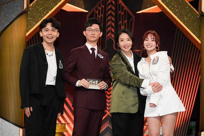 视网膜（左2）日前宣布频道将于月底停更。（三立提供）